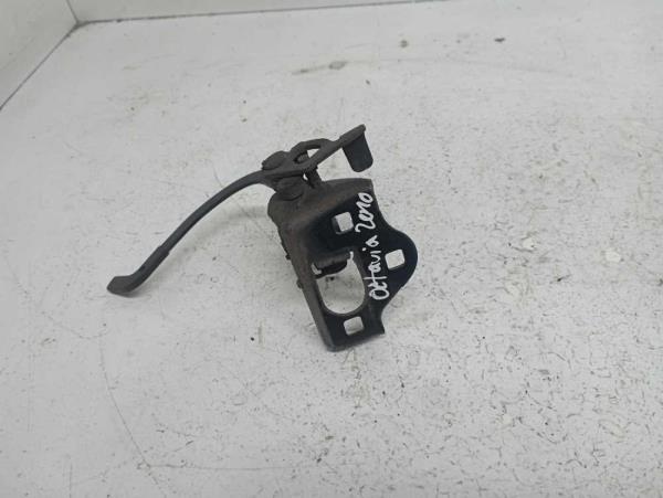 CROCHET CAPOT SKODA OCTAVIA - Vue 2